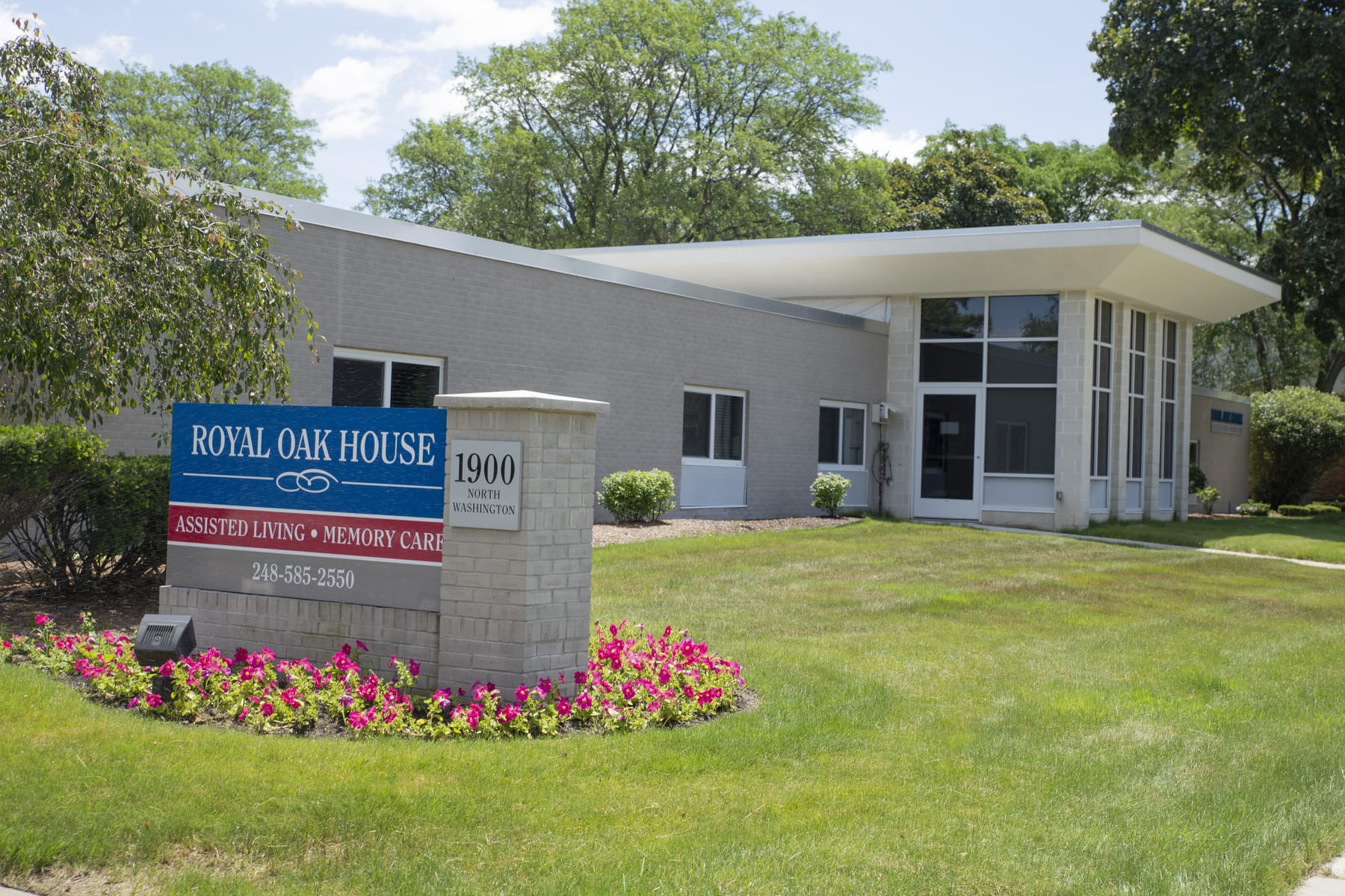 Outside Royal Oak House Assisted Living & Memory Care